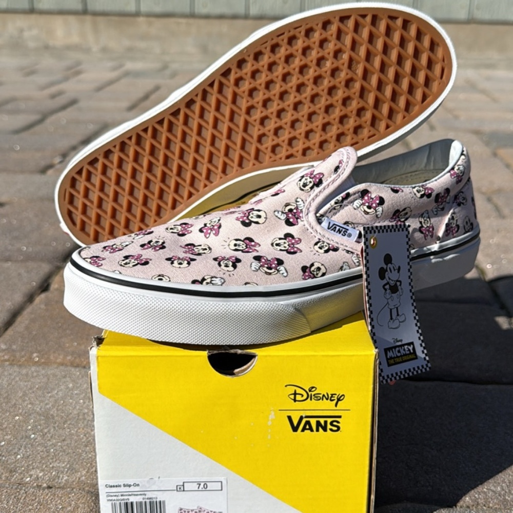 LIMITED EDITION Minnie Mouse Disney Vans